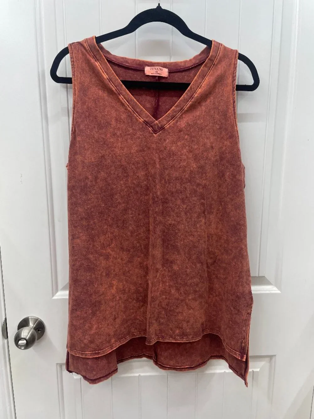 NEW ZENANA Acid Washed Women's Sleeveless V-Neck Tank Top - Rust - Plus Size 1X - Picture 1 of 5